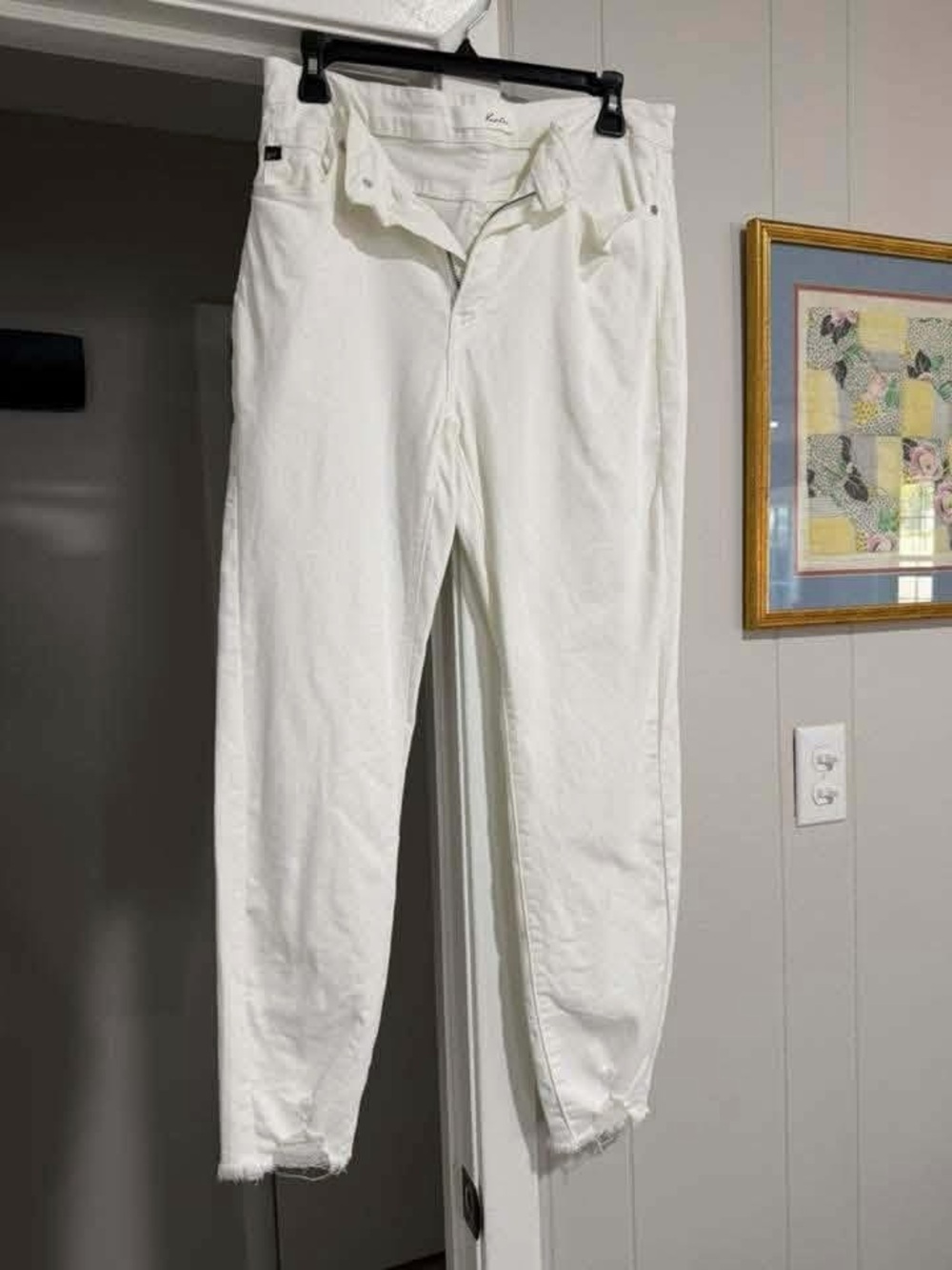 KanCan White Skinny Jeans with Raw Hem